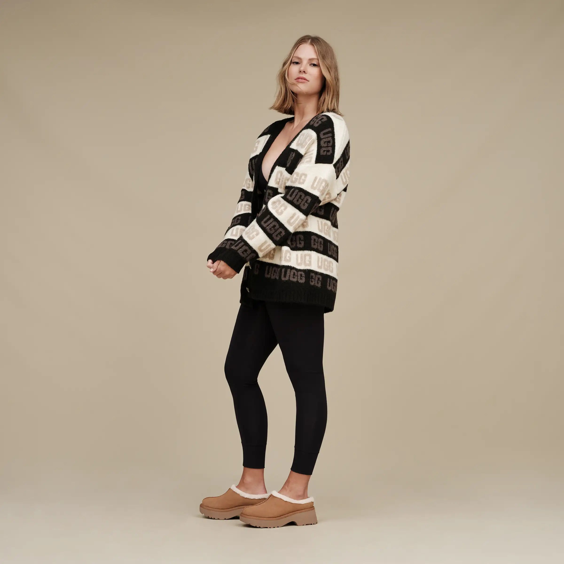 נעלי האג | מגפי האג פלטפורמה עקב UGG Women's New Heights Cozy Clog Chestnut