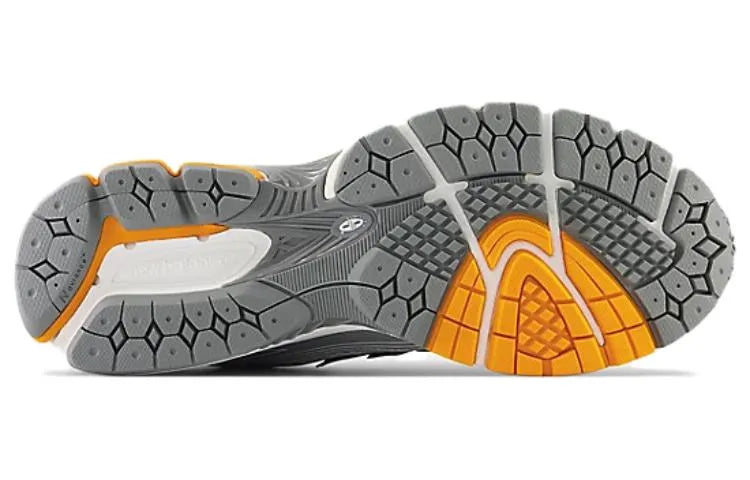 New Balance 1906 – Silver Orange